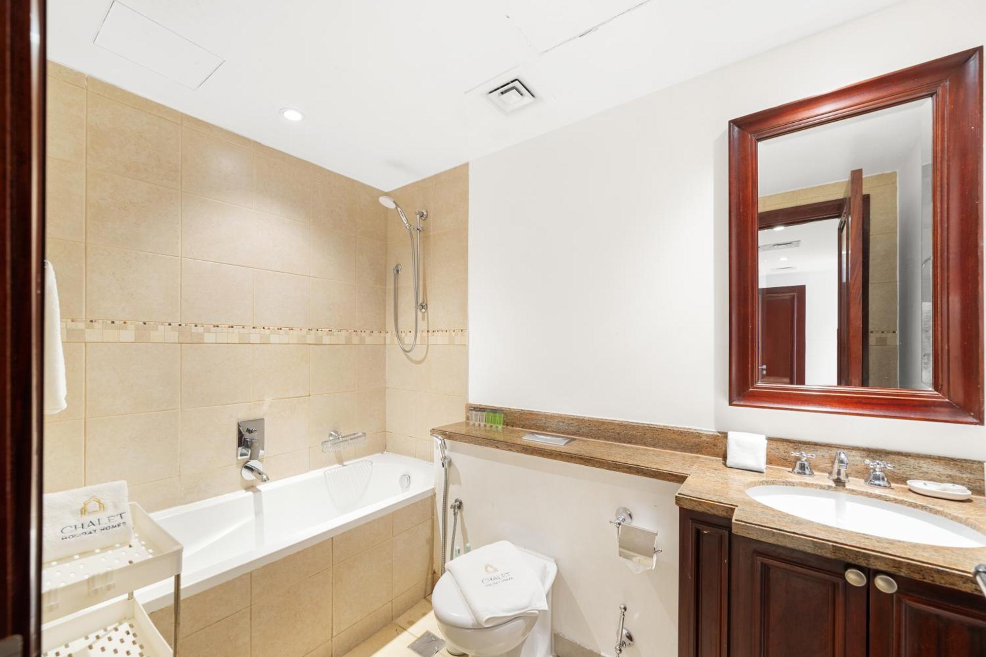 Burj Khalifa View - Zanzabeel Downtown Dubai - Free Parking Apartment *